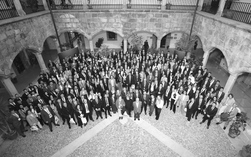 Equipo completo de profesionales de Atvigo, especialistas en asesoramiento fiscal, laboral y jurídico en sus oficinas de Vigo.
